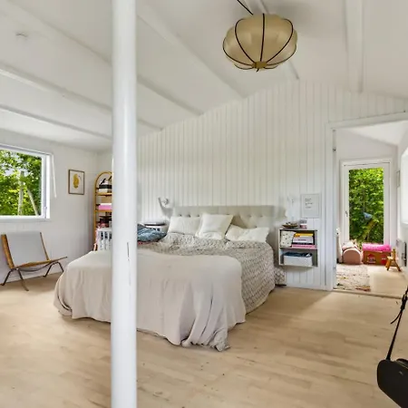 Tisvilde Getaway Charming Vacation Semesterbostad