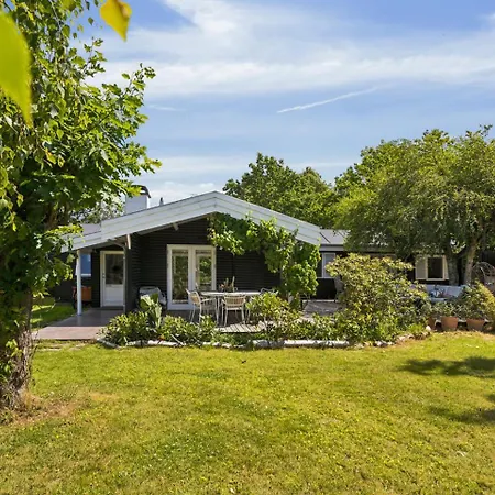 Tisvilde Getaway Charming Vacation Semesterbostad Tisvilde